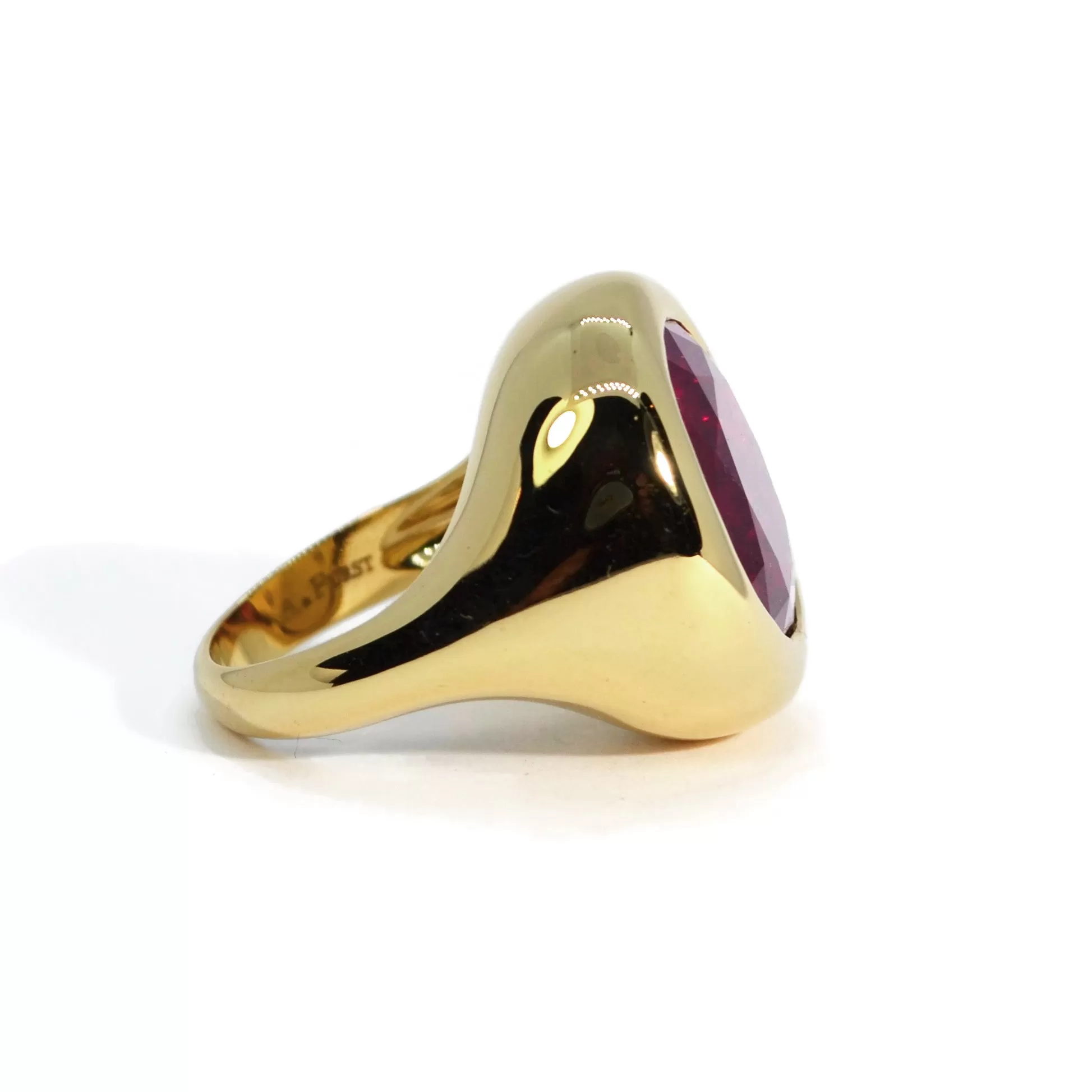 A & Furst - Essential - One of a Kind Cocktail Ring with Rubellite, 18k Yellow Gold