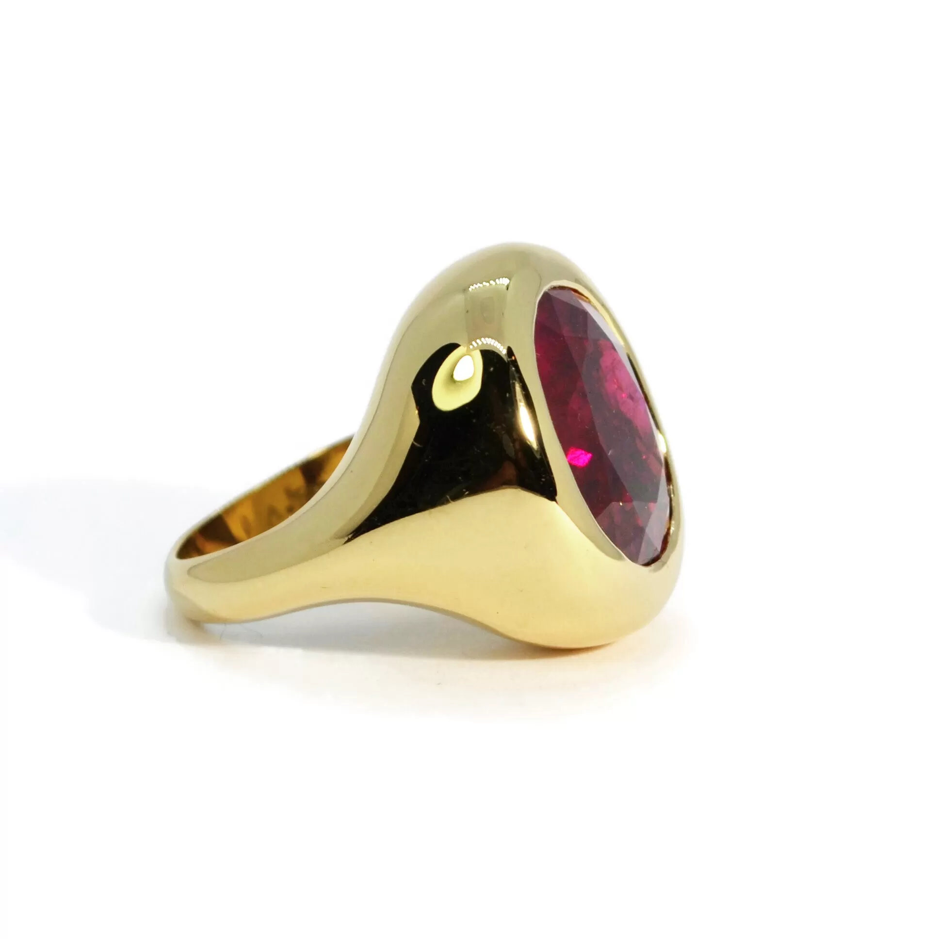 A & Furst - Essential - One of a Kind Cocktail Ring with Rubellite, 18k Yellow Gold