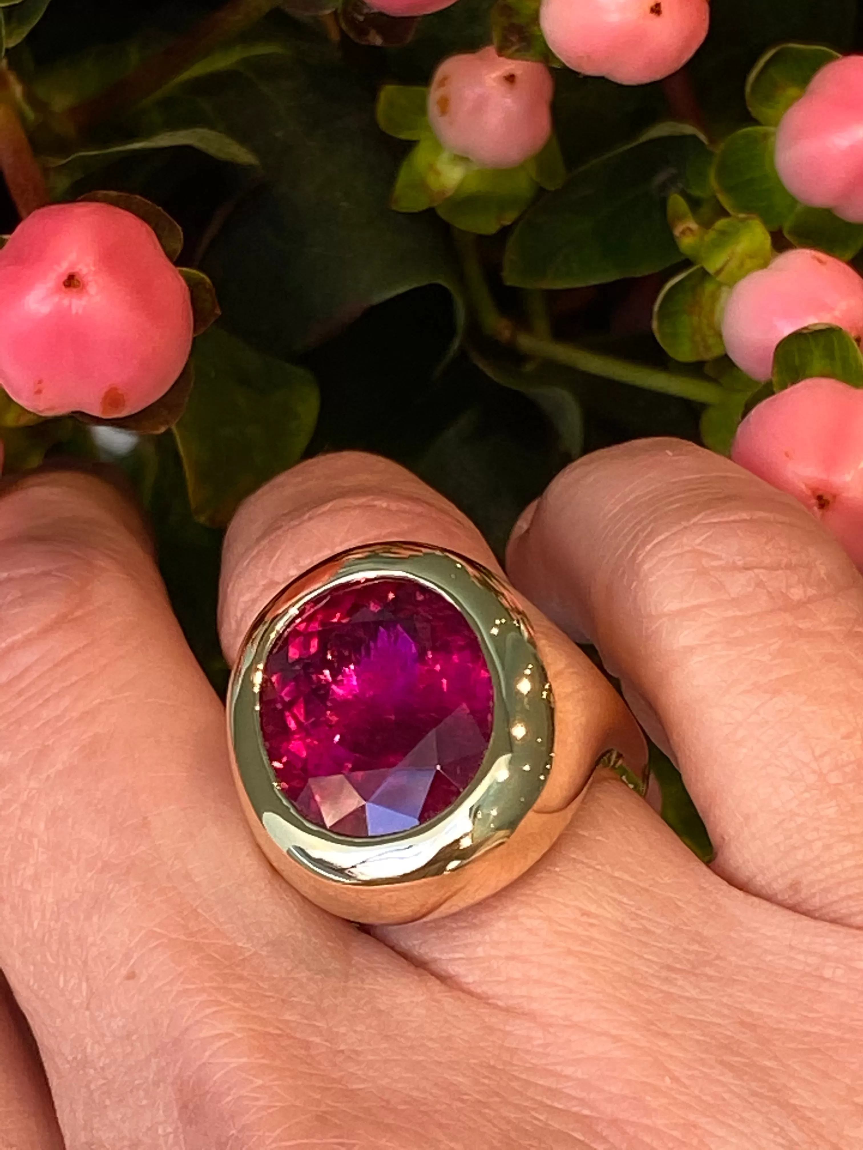 A & Furst - Essential - One of a Kind Cocktail Ring with Rubellite, 18k Yellow Gold