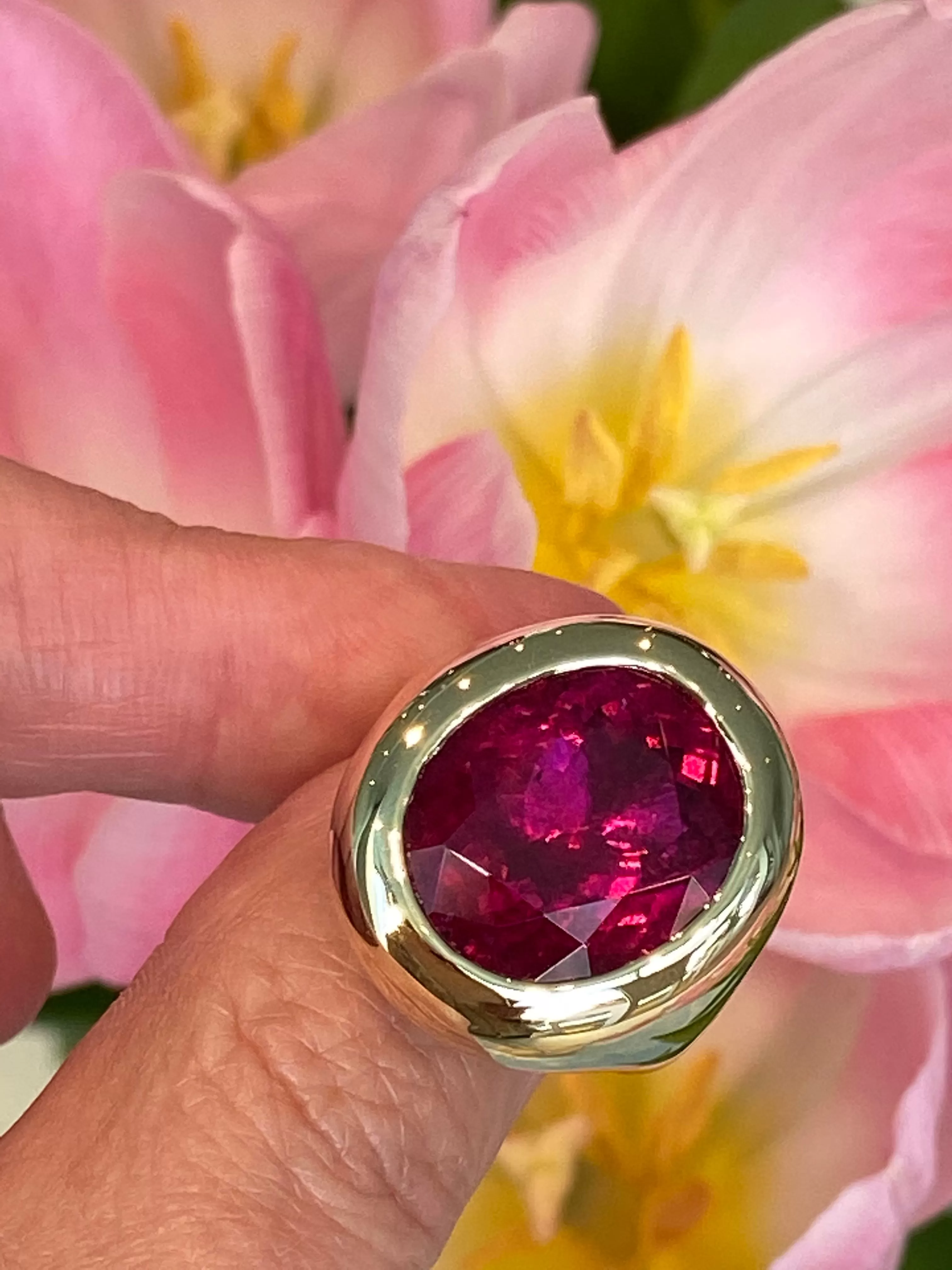 A & Furst - Essential - One of a Kind Cocktail Ring with Rubellite, 18k Yellow Gold