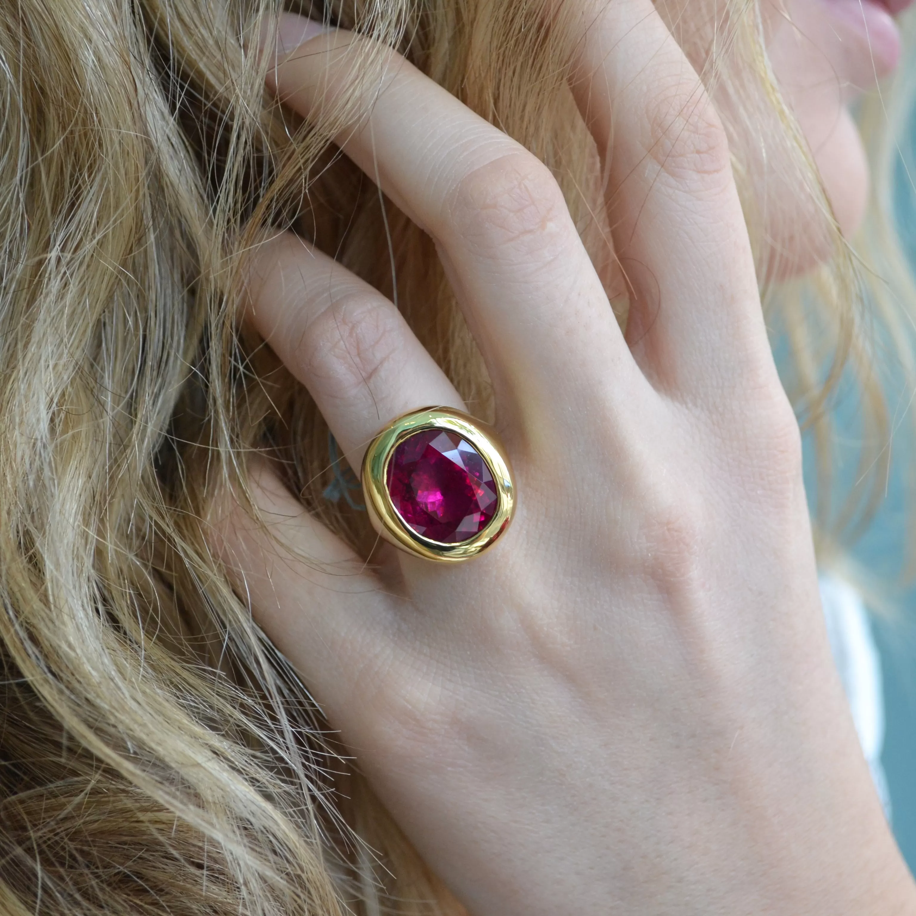 A & Furst - Essential - One of a Kind Cocktail Ring with Rubellite, 18k Yellow Gold