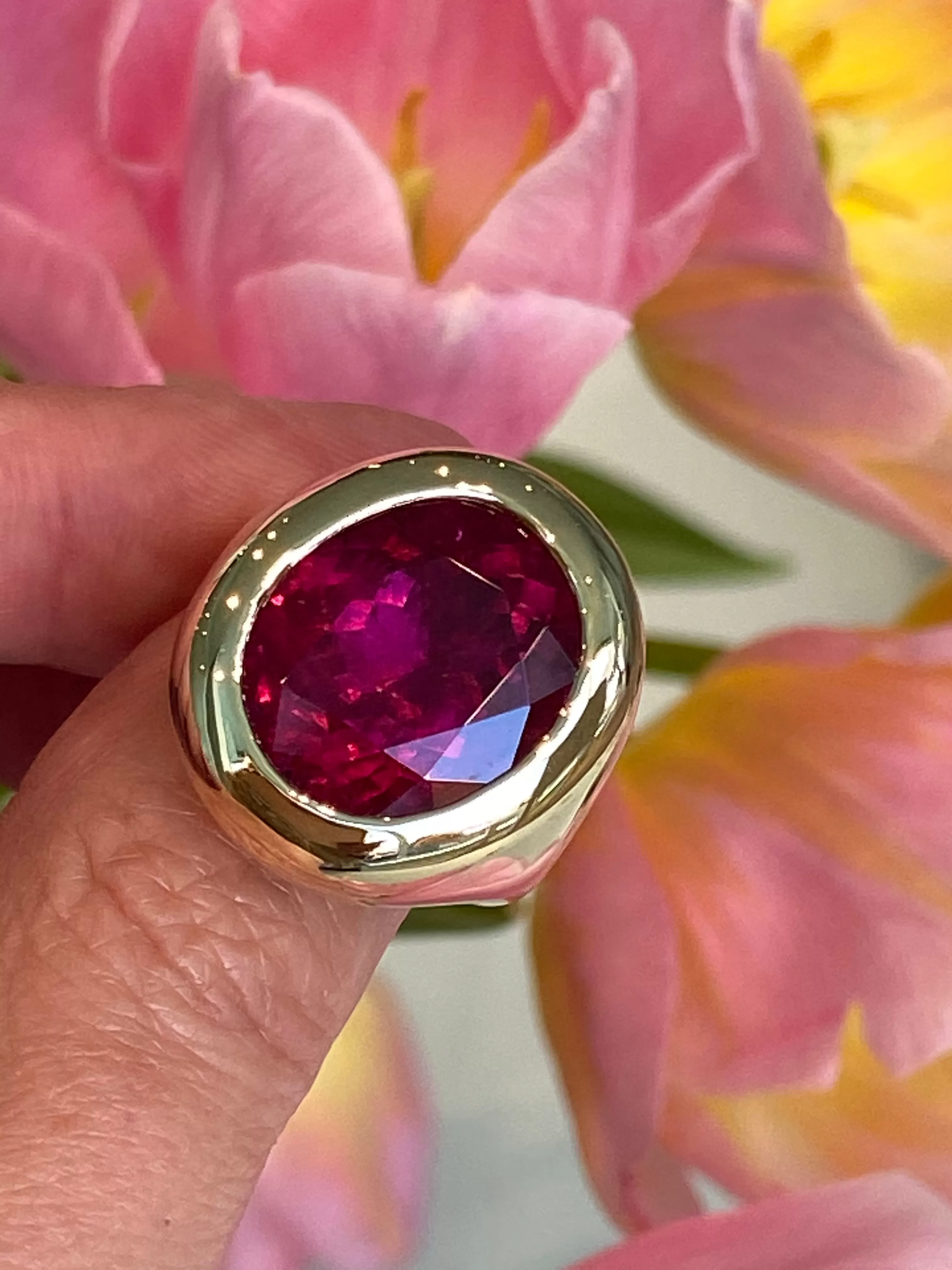 A & Furst - Essential - One of a Kind Cocktail Ring with Rubellite, 18k Yellow Gold