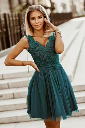 Abito corto verde scuro svasato princess con corpetto ricamato e gonna in tulle a strati