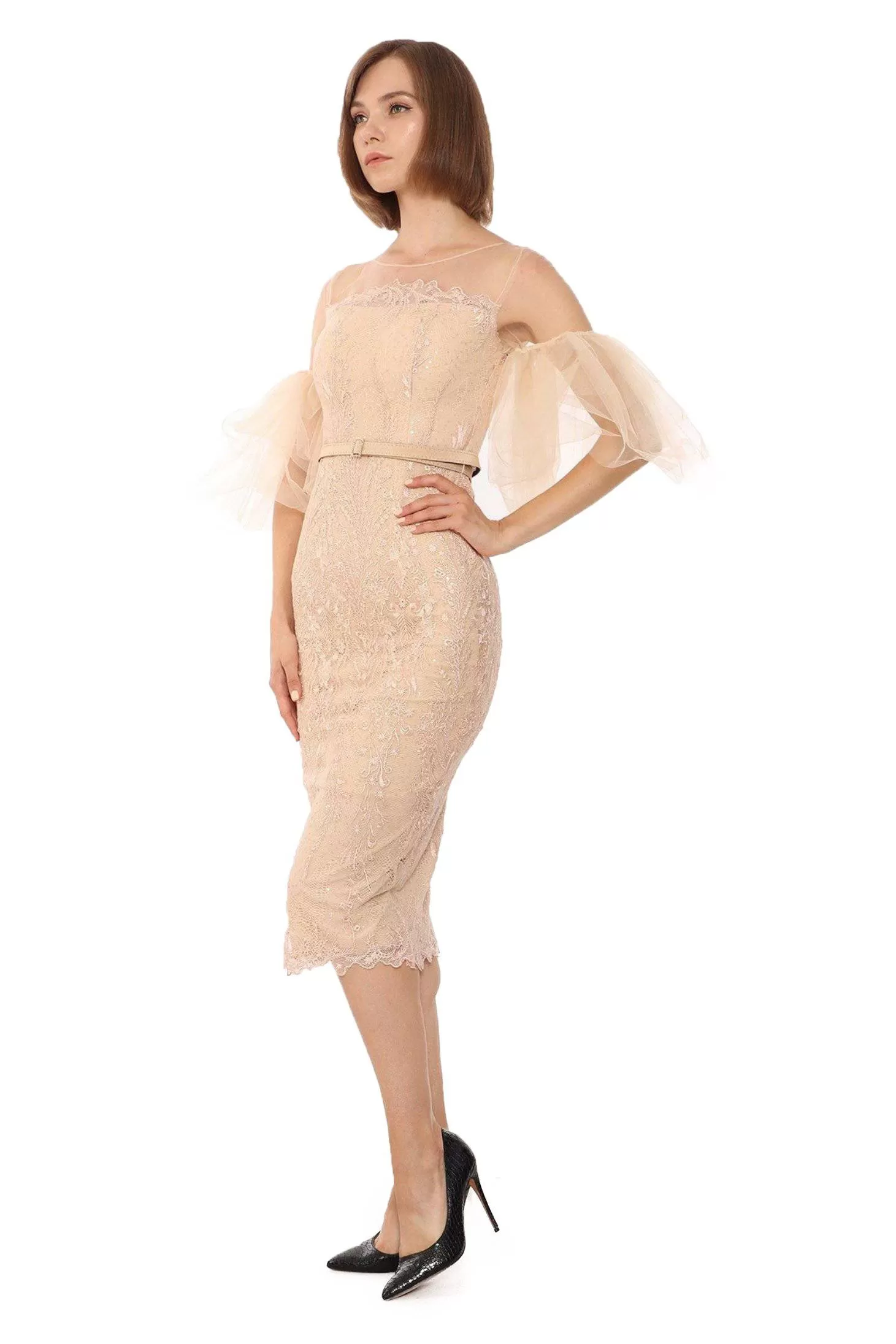 Abito midi aderente beige in pizzo con maniche a campana in tulle e cintura inclusa