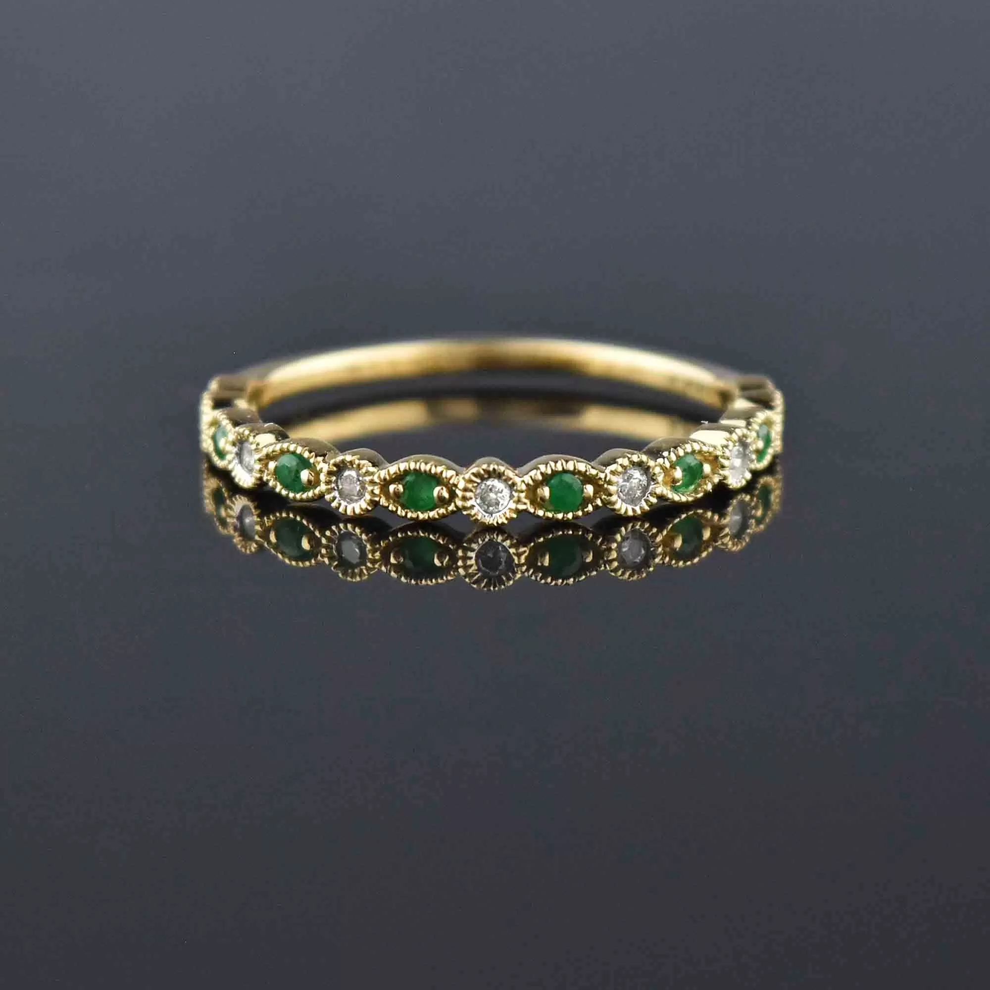 Chic Scalloped 14K Gold Diamond & Emerald Stacking Ring