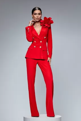 Completo tailleur rosso Bby giacca doppiopetto con spilla fiore e pantaloni a gamba larga