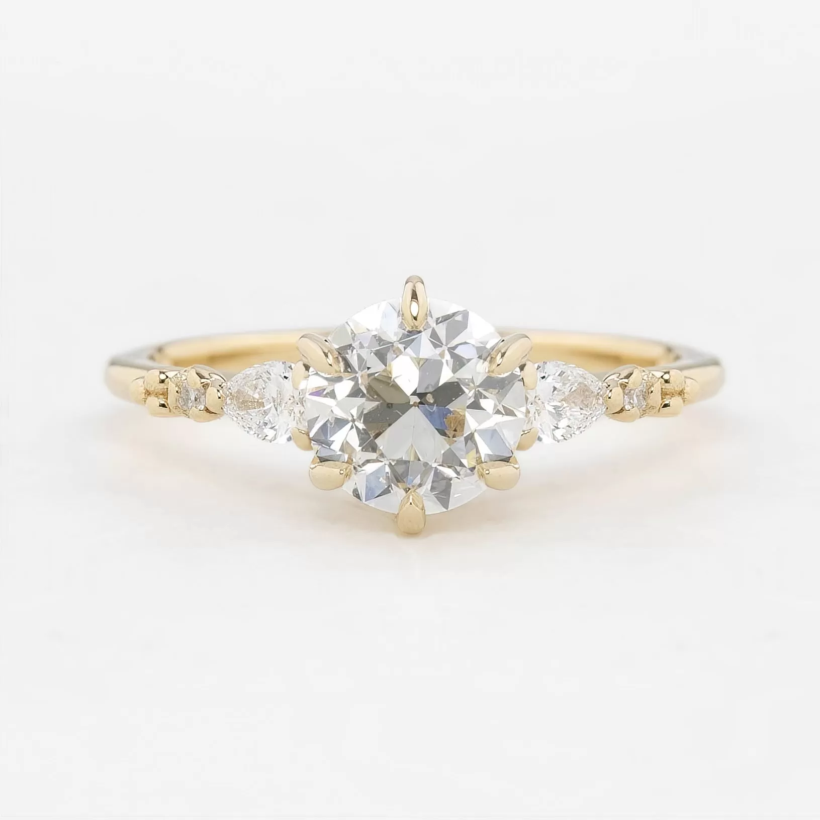 Estel Fleur Petal Setting (Round cut)