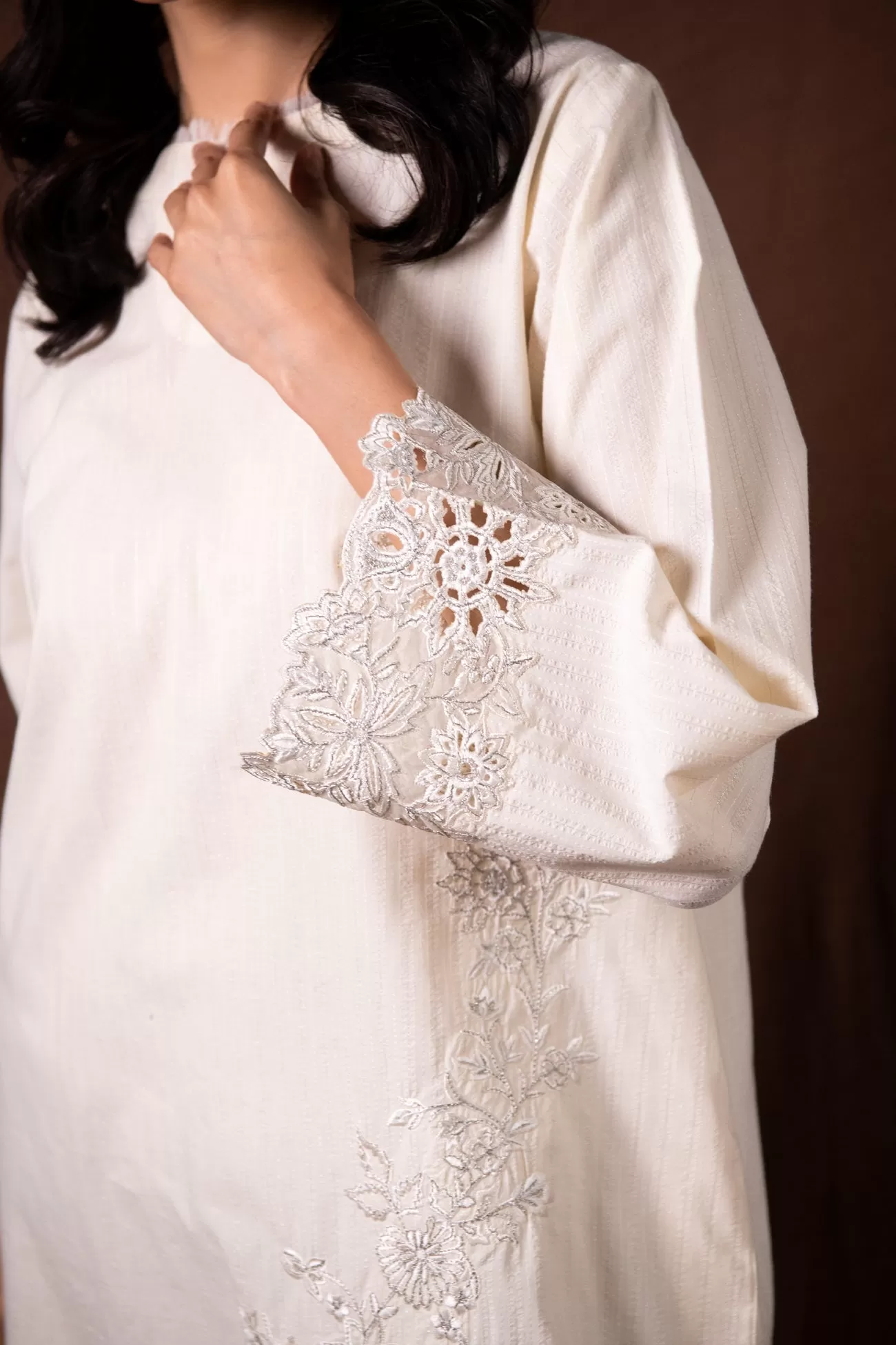 LOOSE FIT EMBROIDERED KURTA