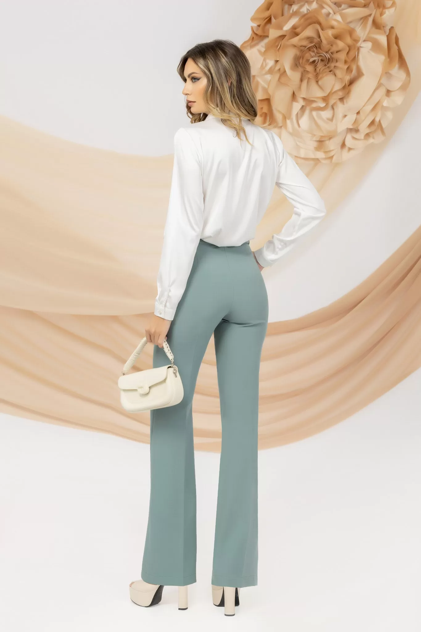 Pantaloni eleganti verde menta a gamba larga Pretty Girl con cintura rimovibile accessoriata con fibbia in perle