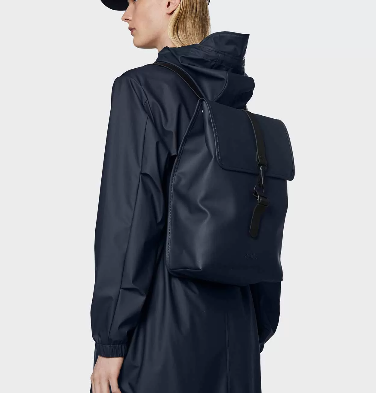 RAINS Rucksack in Navy