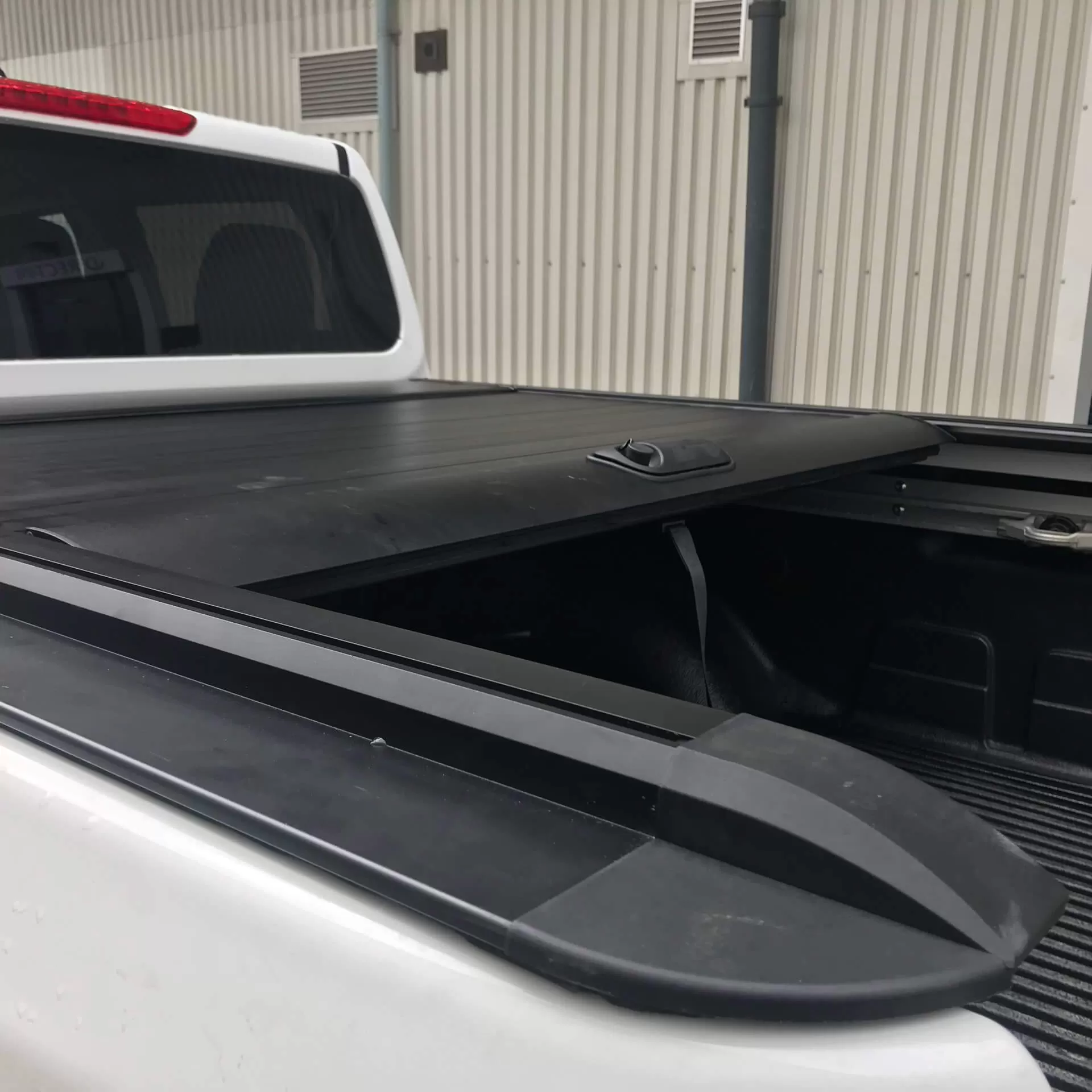 Roll & Lock Style Load Bed Tonneau Cover Toyota Hilux 2016  [Rollbar Compatible]