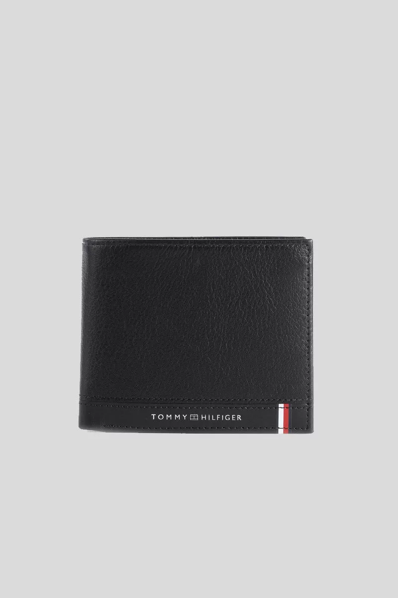 Th Central Cc Flap And Coin - Black