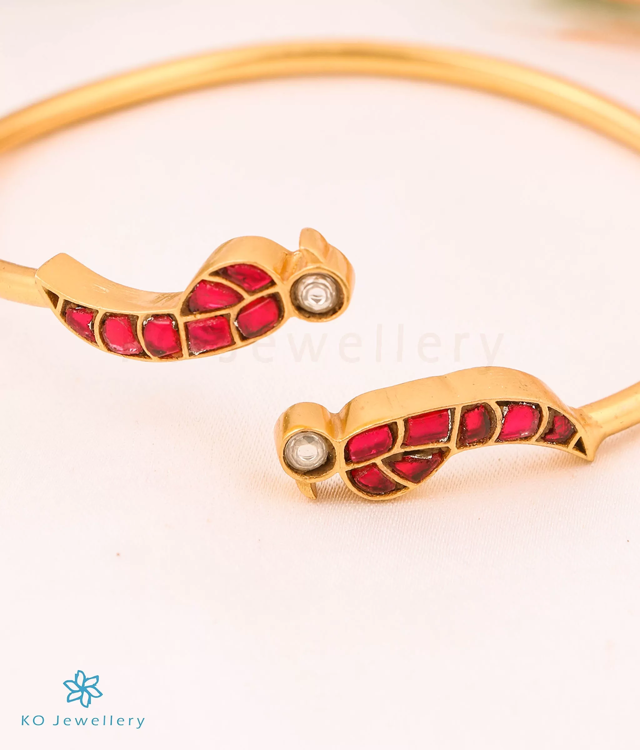 The Arshia Silver Flexible Parrot Bracelet